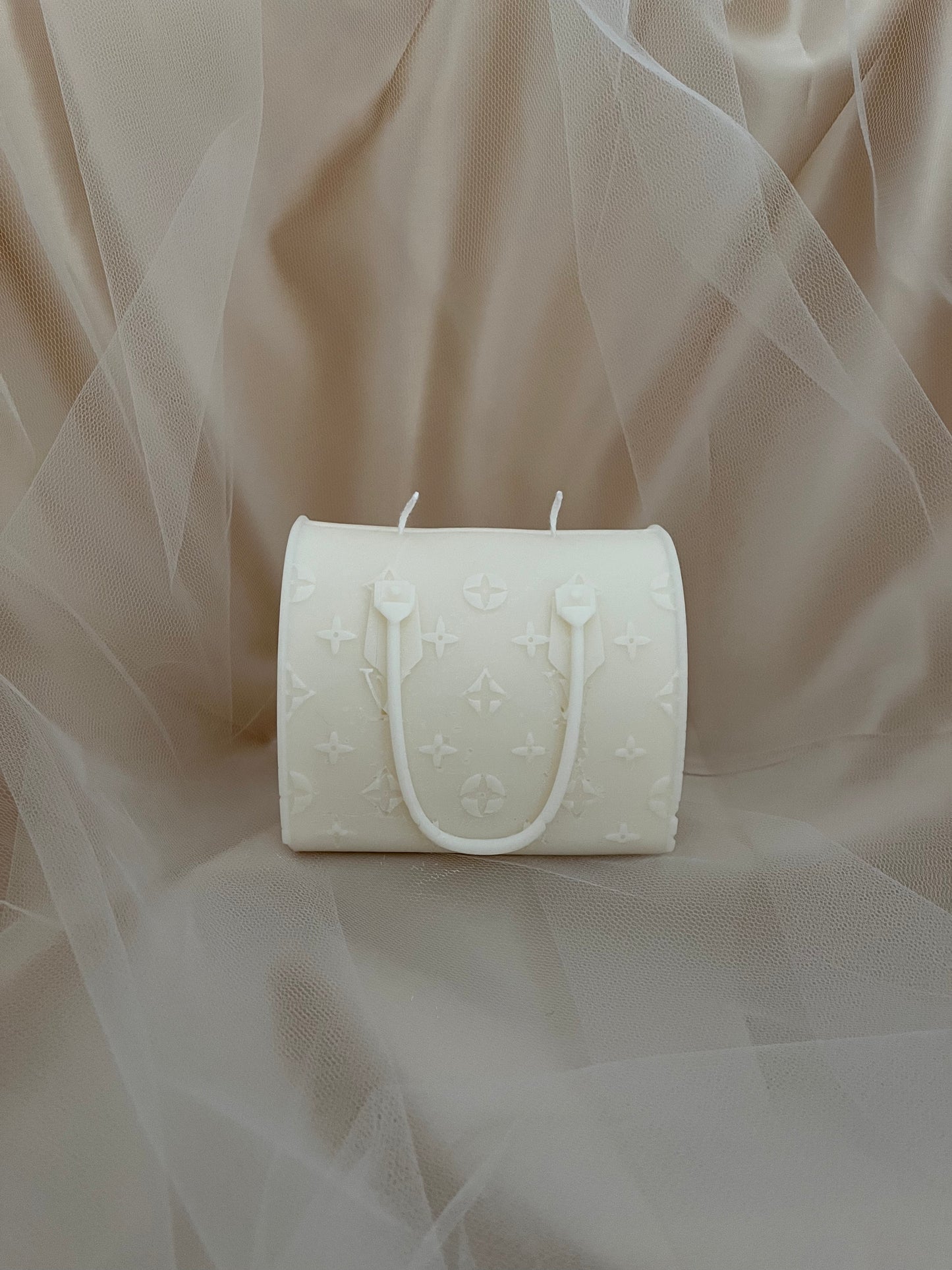 Glamorous bag candle